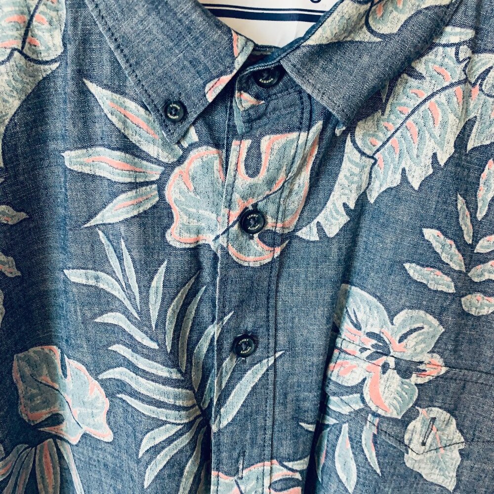 TOMMY BAHAMA Unique Reverse Print Hawaiian Print Pull-over  L